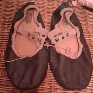 Authentic Valentini Garavani Black Rockstud  Ballet Shoes Size 38 1/2